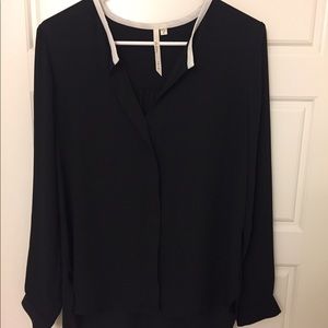 Black blouse with white trim - Size S